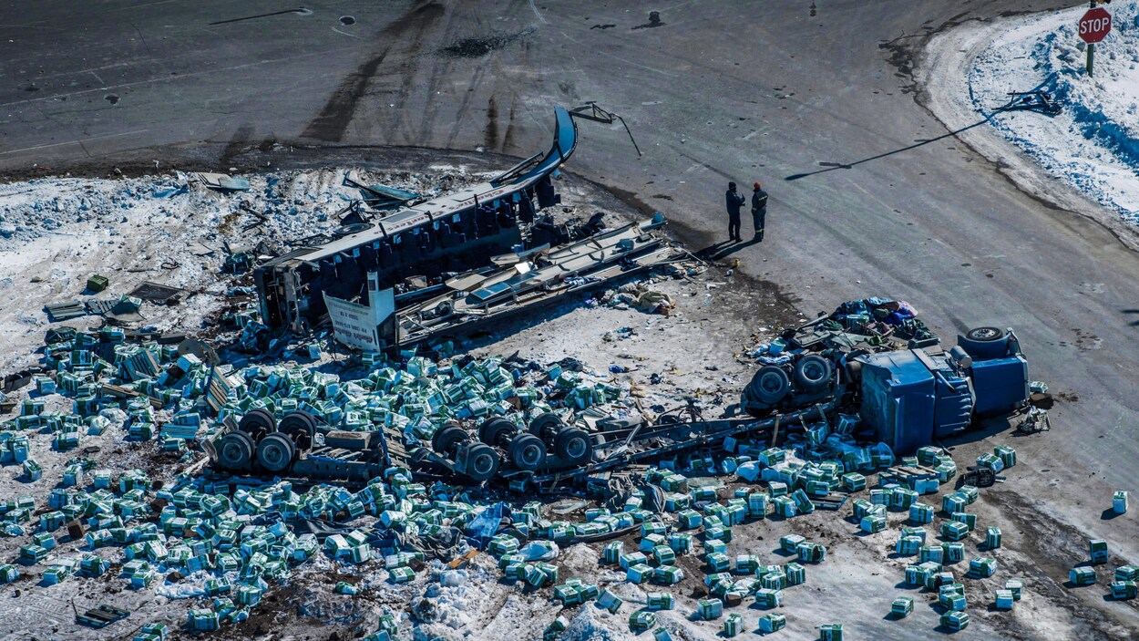 Vue aérienne du lieu de l'accident de la route impliquant les Broncos de Humboldt.