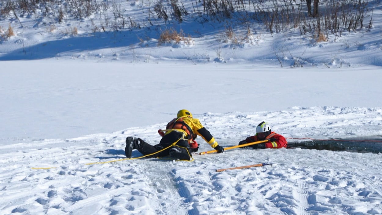 Des pompiers de toute la province s'entraînent au sauvetage sur glace à Clarence-Rockland