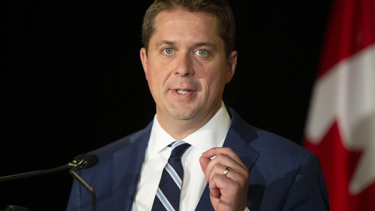 Le chef conservateur Andrew Scheer lors d'une conférence de presse.