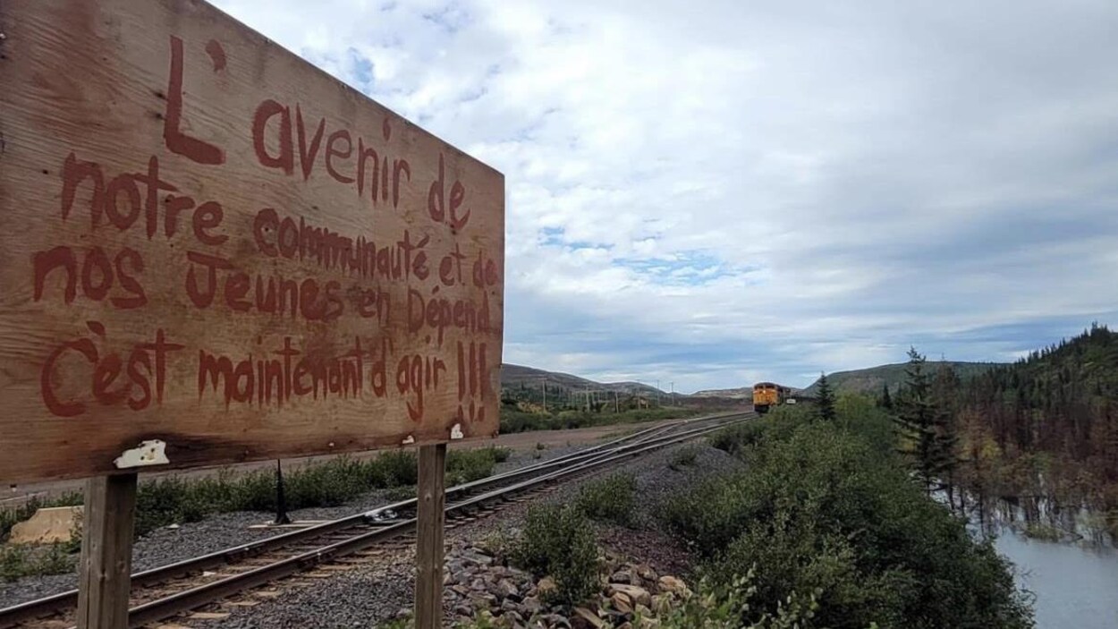 le-blocage-du-chemin-de-fer-schefferville-tient-toujours-radio