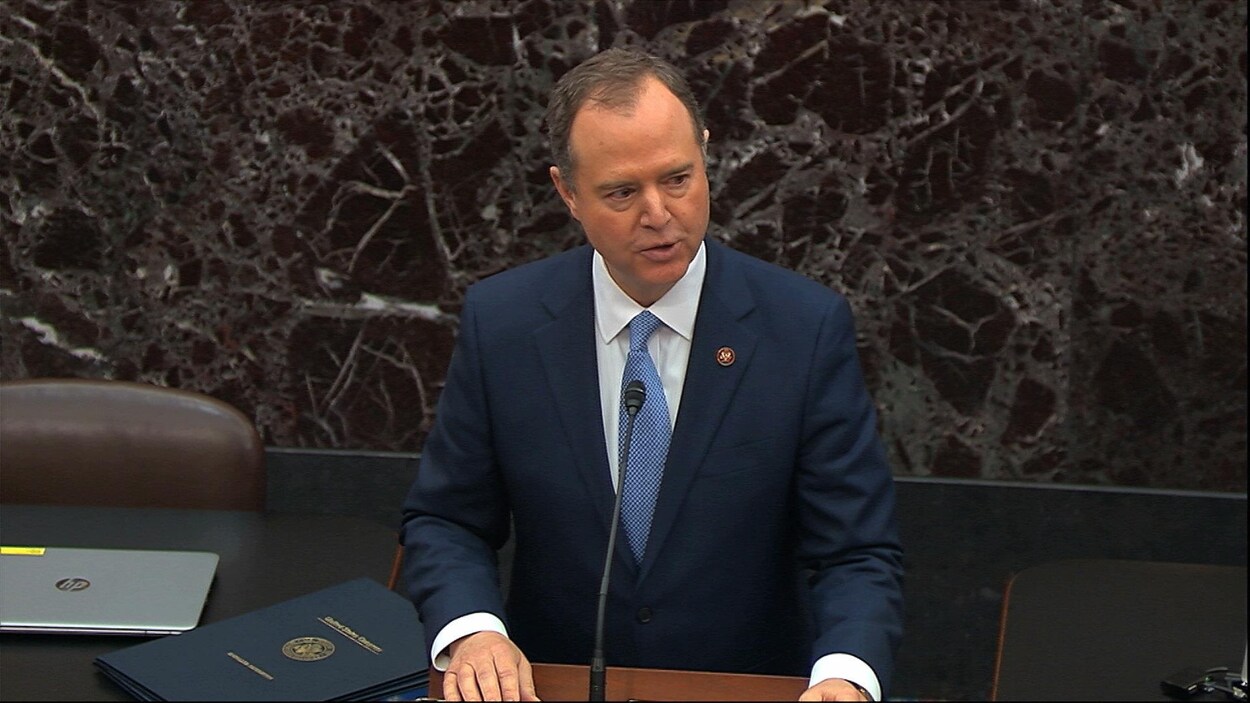Adam Schiff s'adressant aux sénateurs.