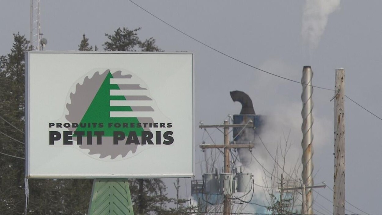L'affiche de Produits forestiers Petit Paris.