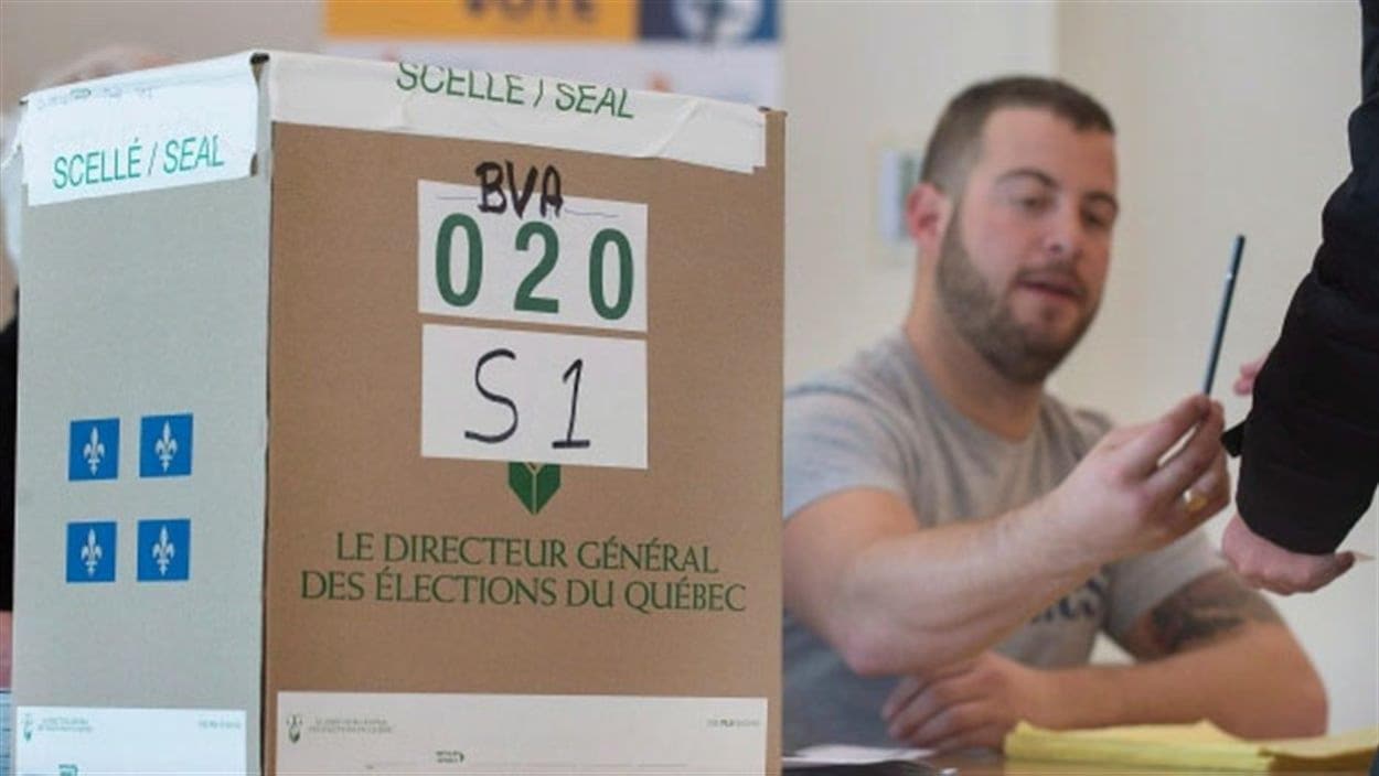 Un bureau de vote au Québec. Un bureau de vote au Québec.