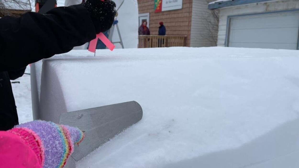 L’ACFM fait construire des sculptures sur neige à SainteAnne Radio
