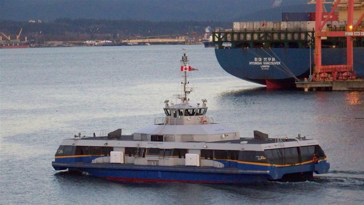 Le SeaBus se dirige vers North Vancouver