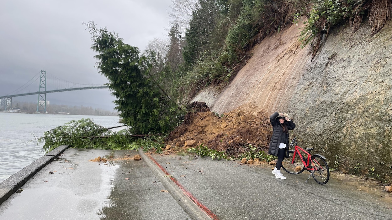 Une portion du Seawall fermée à cause d’un glissement de terrain