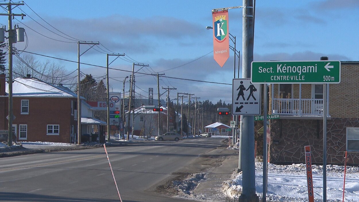 Une pancarte indique que les conducteurs sont sur le point d'entrer dans le secteur de Kénogami.