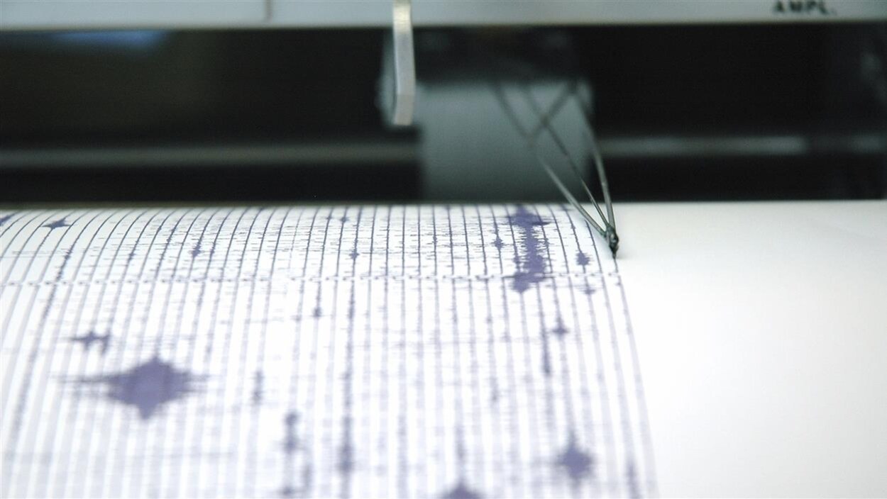 Un sismographe en action.