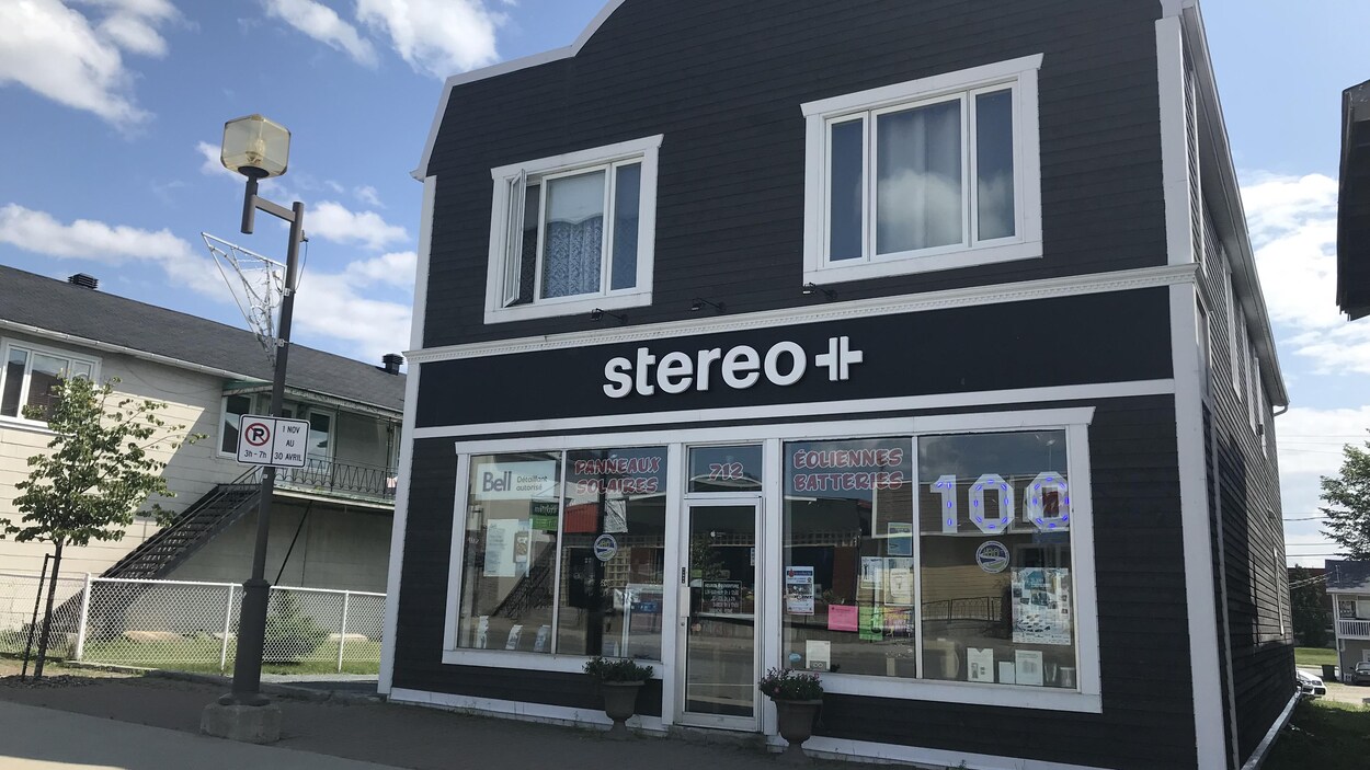 La façade d'un commerce à Senneterre, en Abitibi.