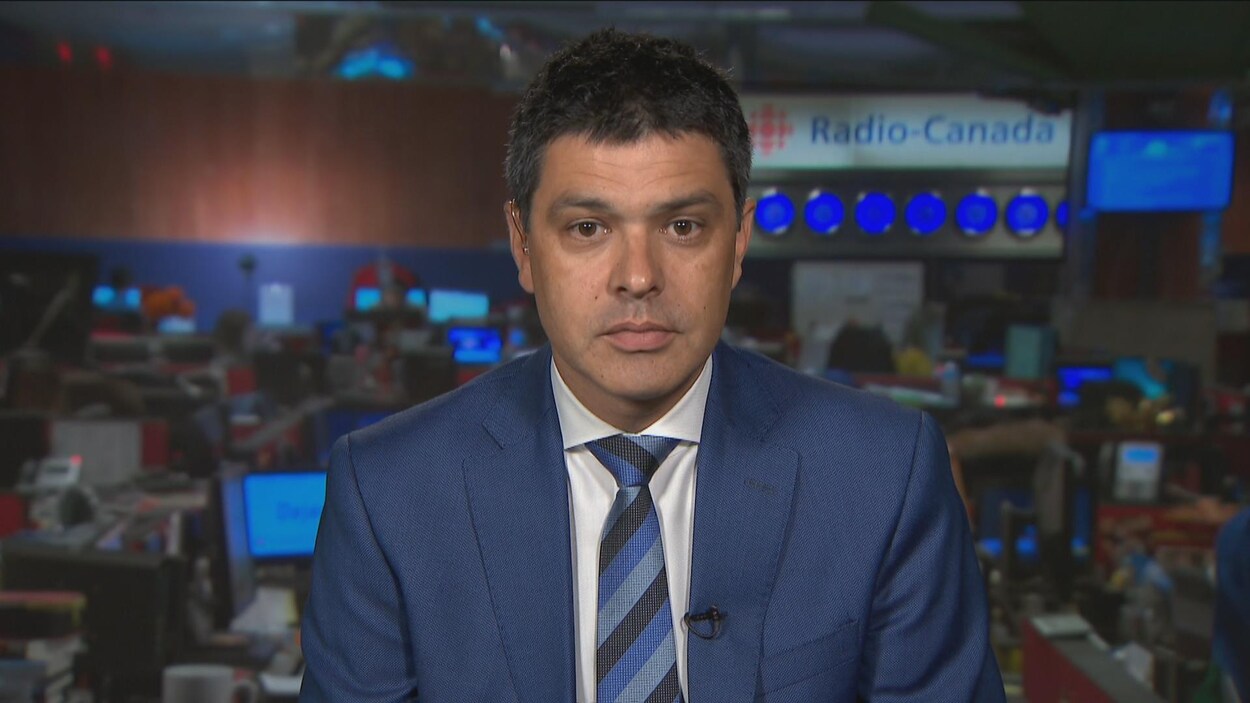 Serge Cormier, député fédéral d'Acadie Bathurst, en entrevue dans les studios de Radio-Canada.