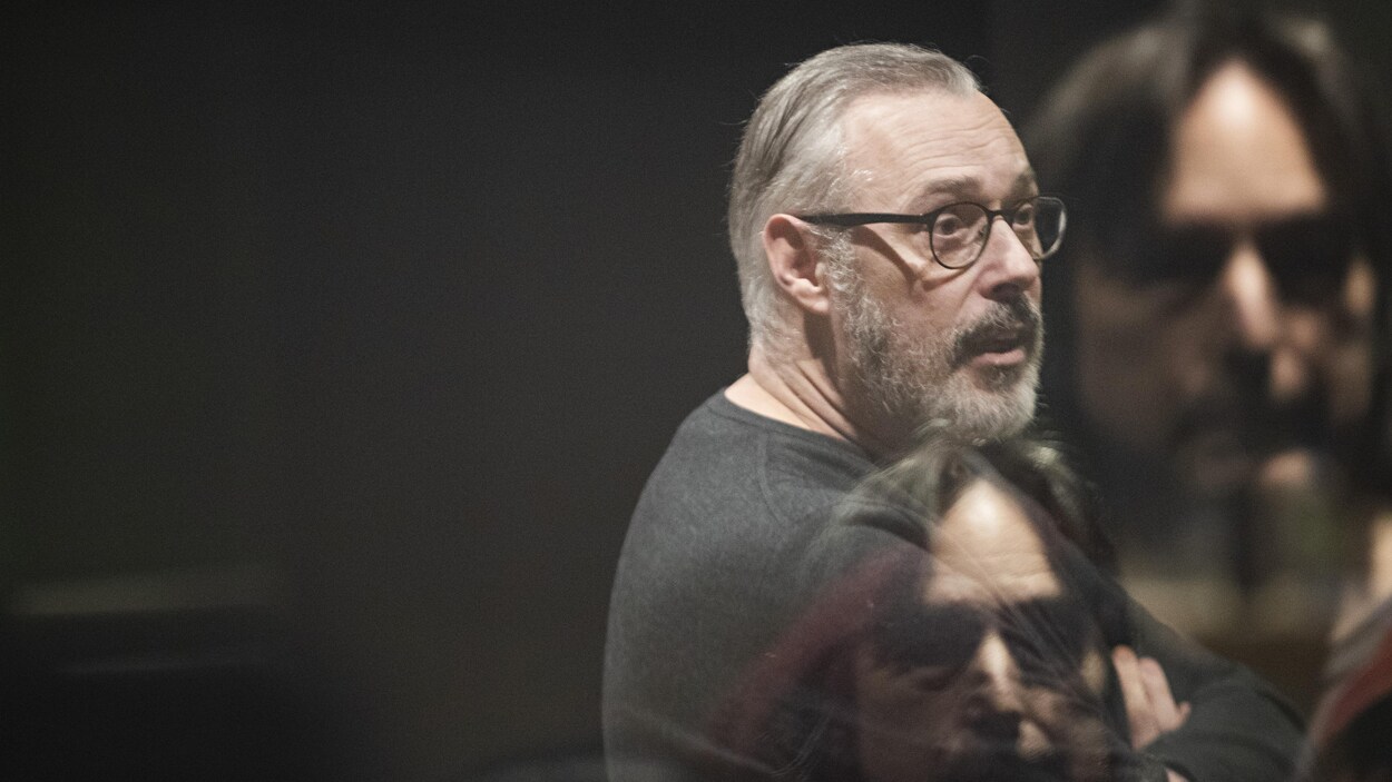 Séance de radiothéâtre dans les studios de Radio-Canada.