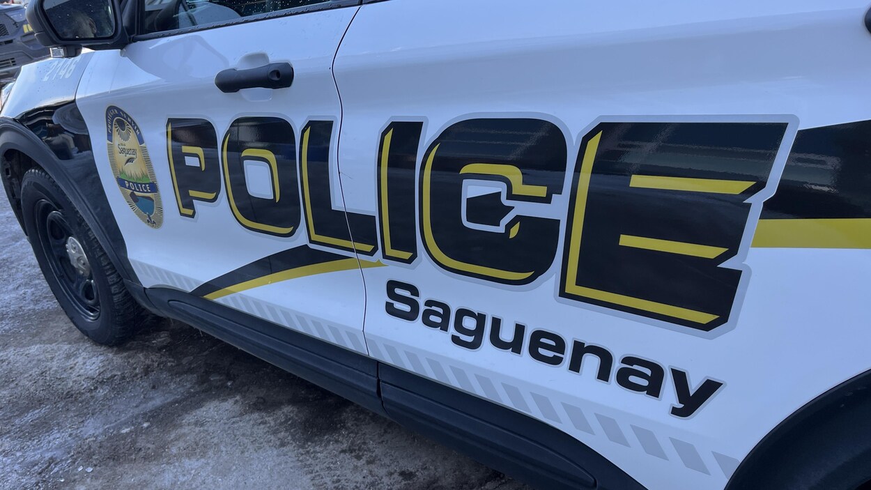 Un homme ayant enfreint ses conditions tente de se défiler après une sortie de route