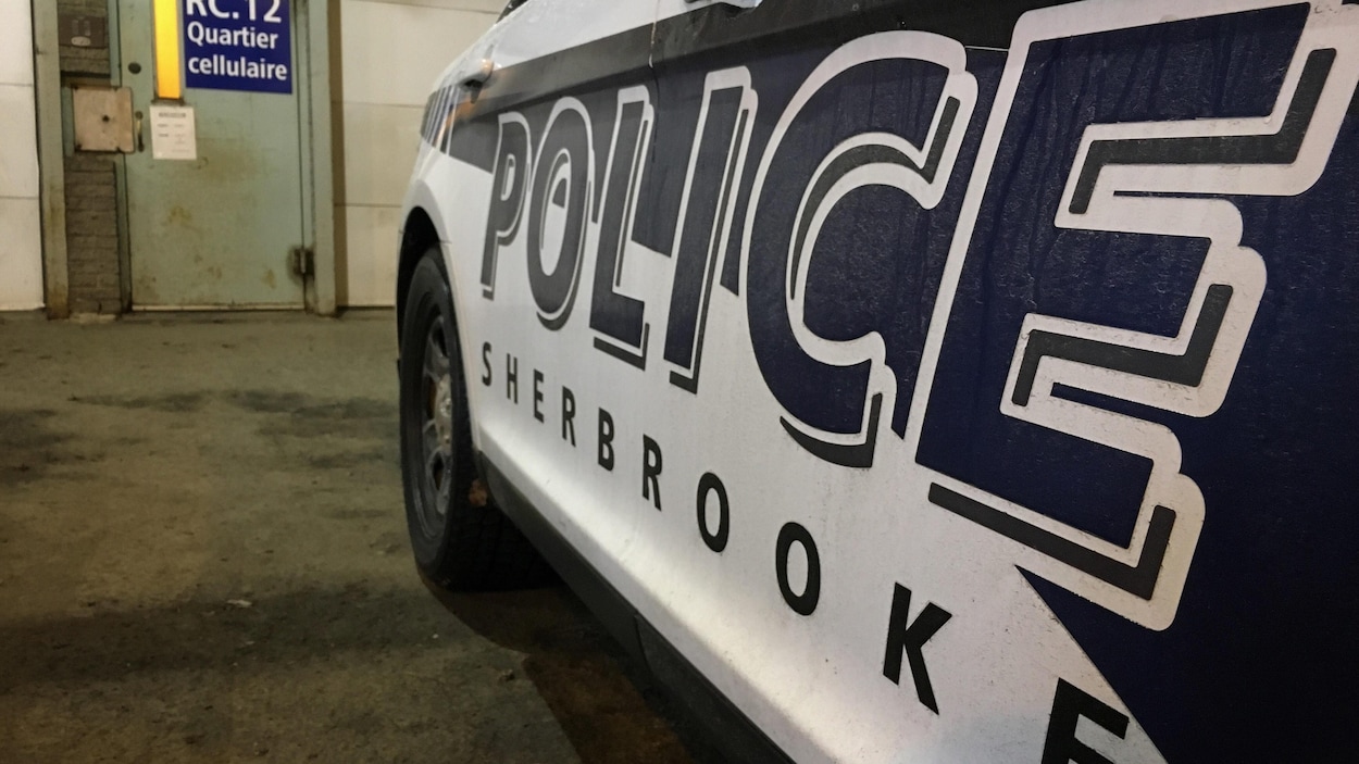Une voiture du Service de police de Sherbrooke