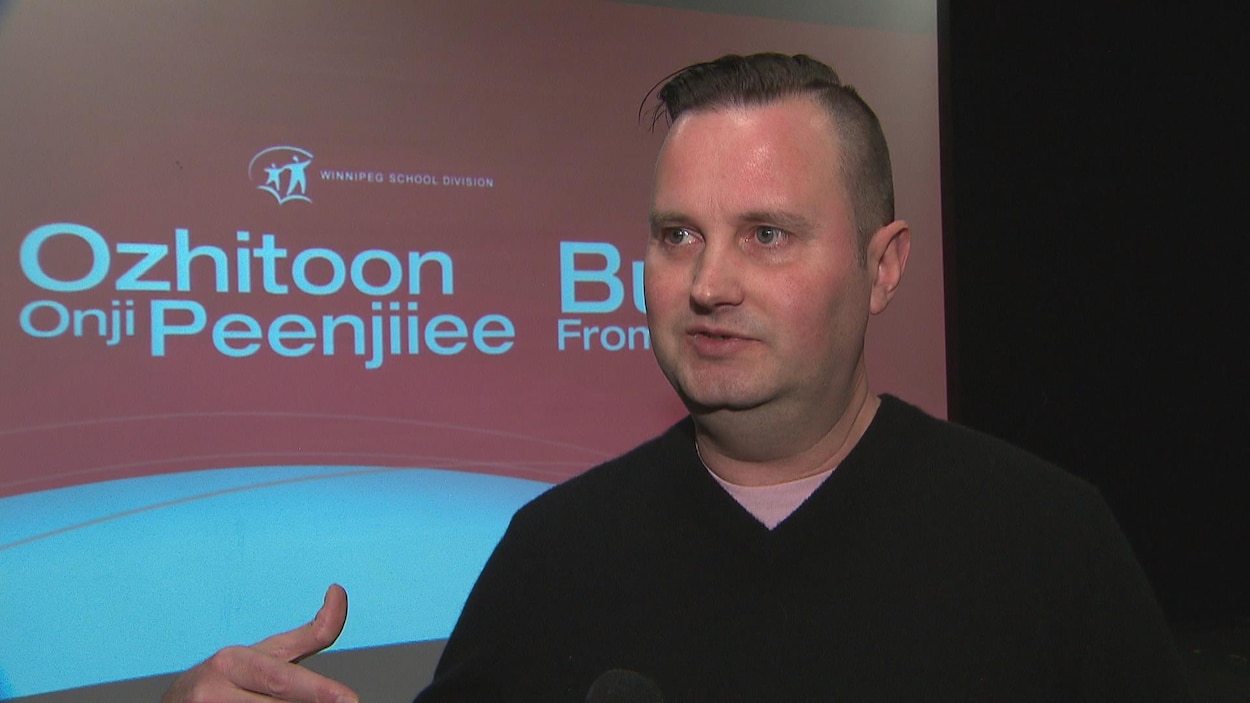 Shane Bostrom, le gestionnaire de projet pour le programme Build From Within.