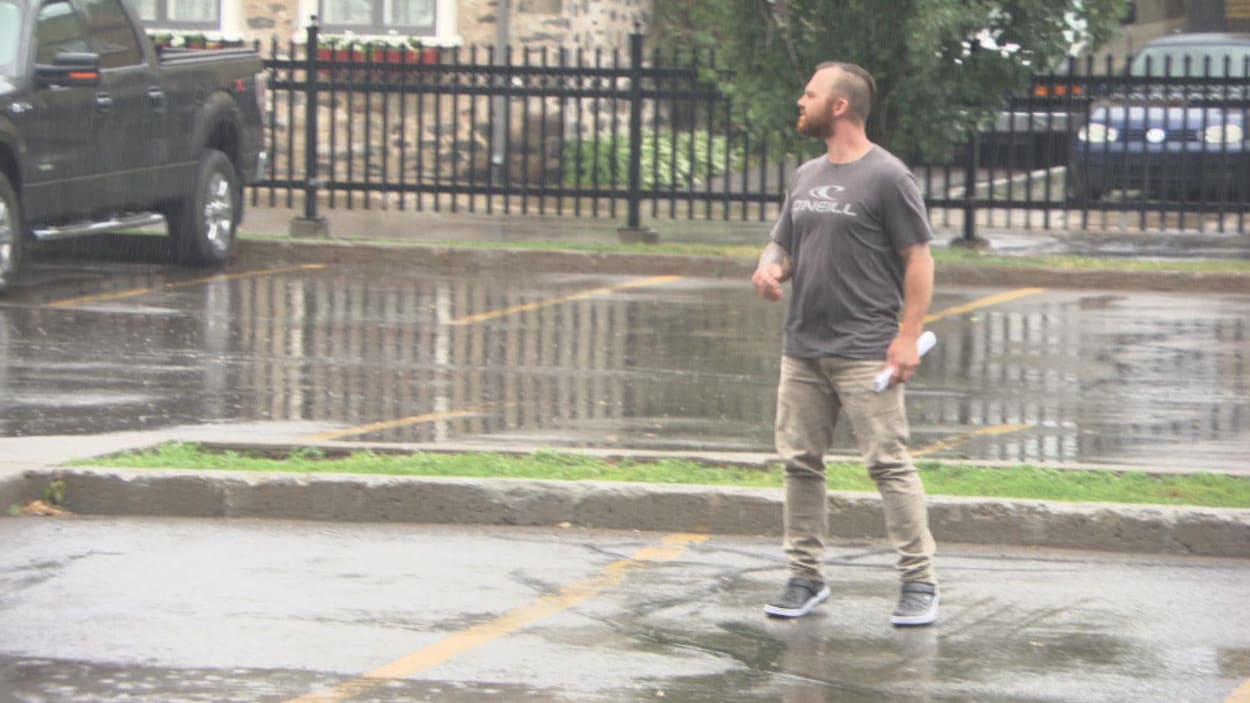 Shawn Wesley Gervais, 34 ans, est accusé d'avoir enlevé, séquestré, battu et agressé sexuellement Vincent Dufour Lajoie, avec son père et son frère. Shawn Wesley Gervais, 34 ans, est accusé d'avoir enlevé, séquestré, battu et agressé sexuellement Vincent Dufour Lajoie, avec son père et son frère.
