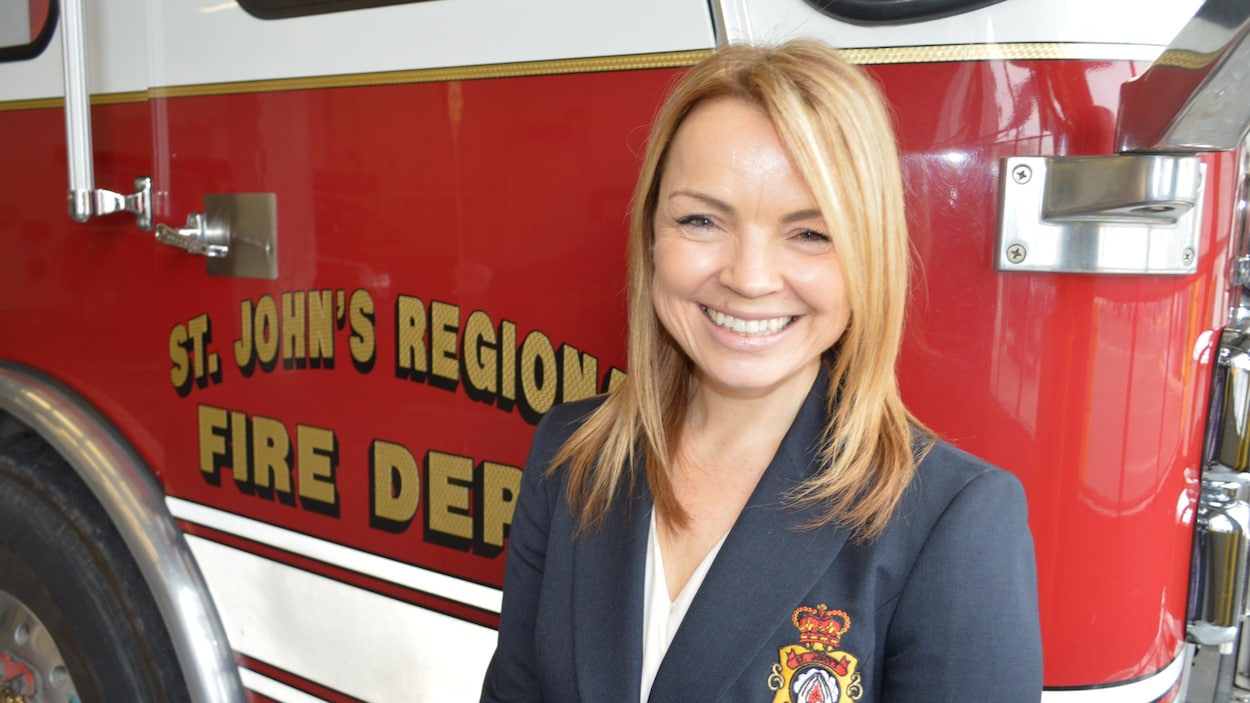 Une première femme à la tête des pompiers de Saint-Jean de  Terre-Neuve-et-Labrador | Radio-Canada