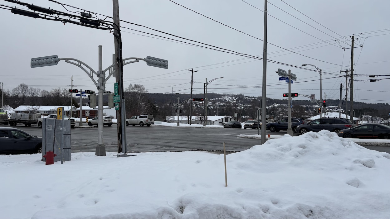 La courte durée d’un feu de circulation critiquée à Sherbrooke