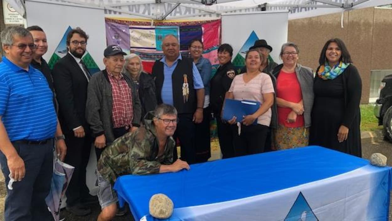 Photo de groupe lors de la cérémonie.