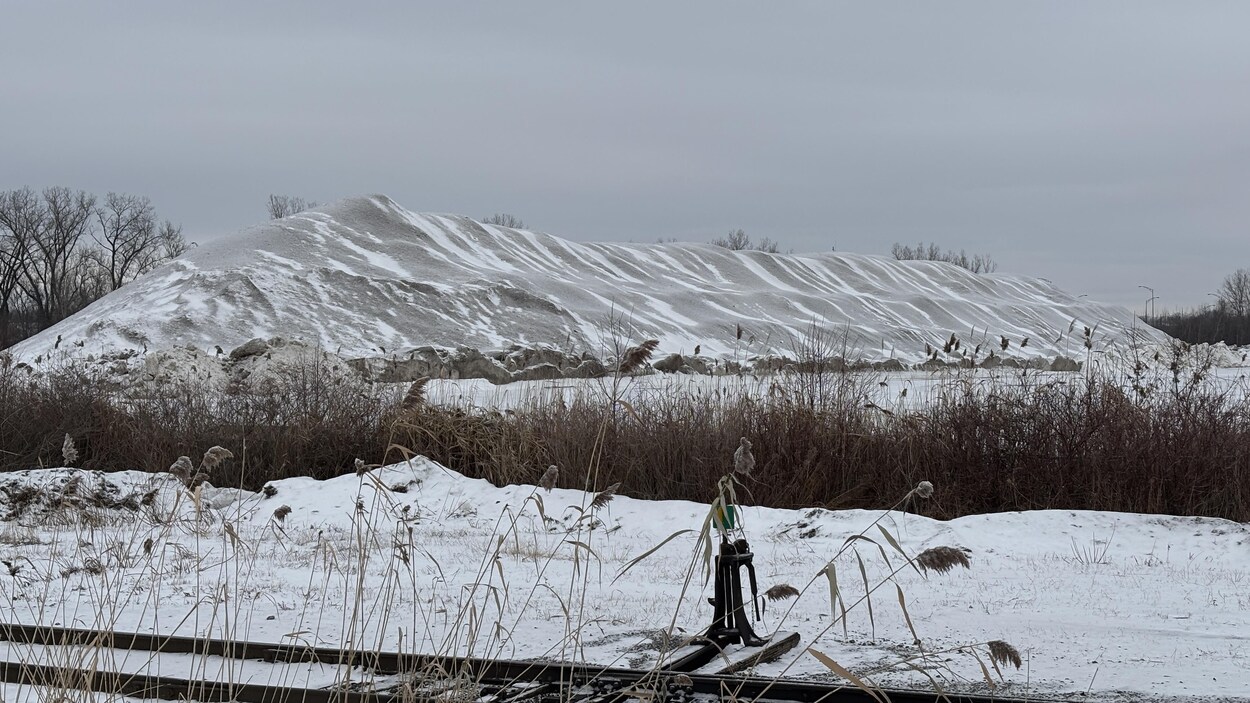 Les sites de dépôts de neige plus remplis qu’à l’habitude