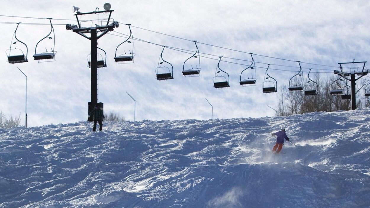 1200 $ pour un laissez-passer annuel de ski à Blue Mountain | ICI Radio