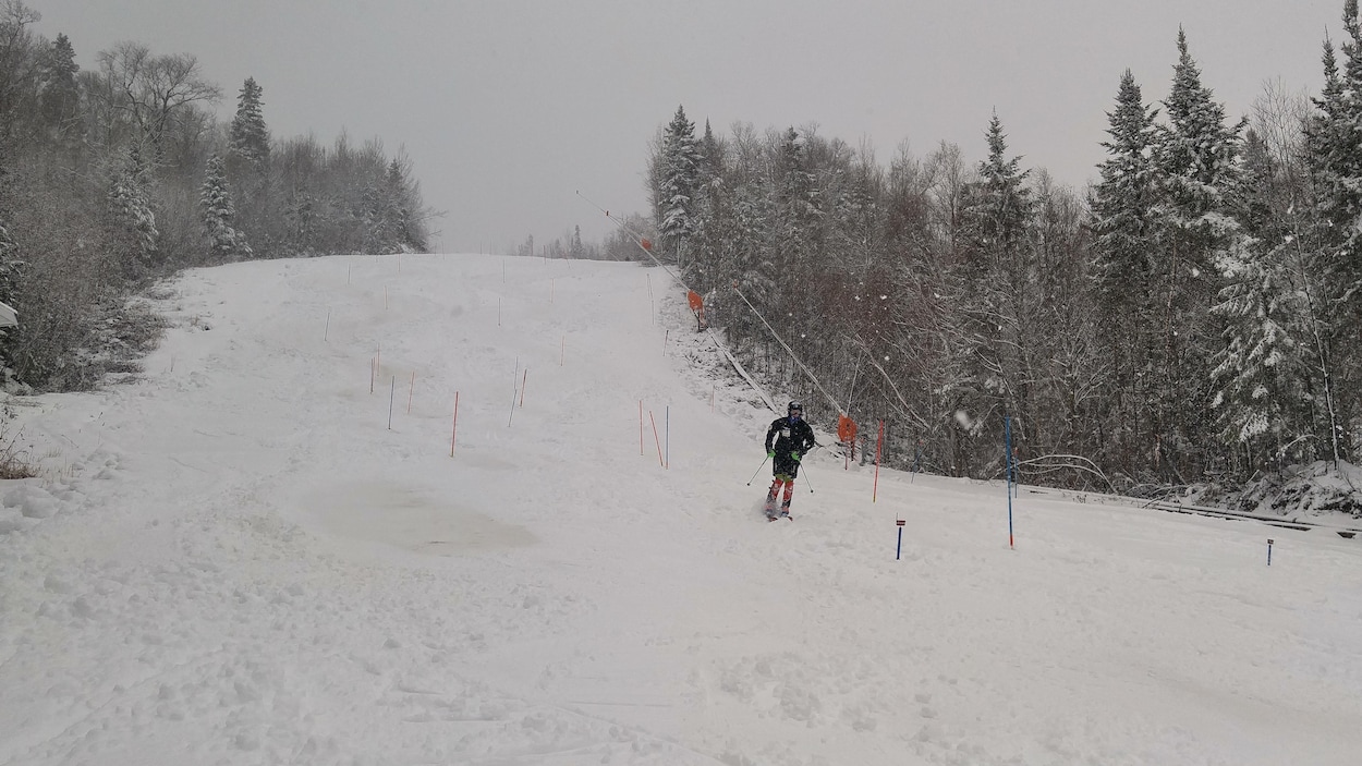 Quelqu'un en ski