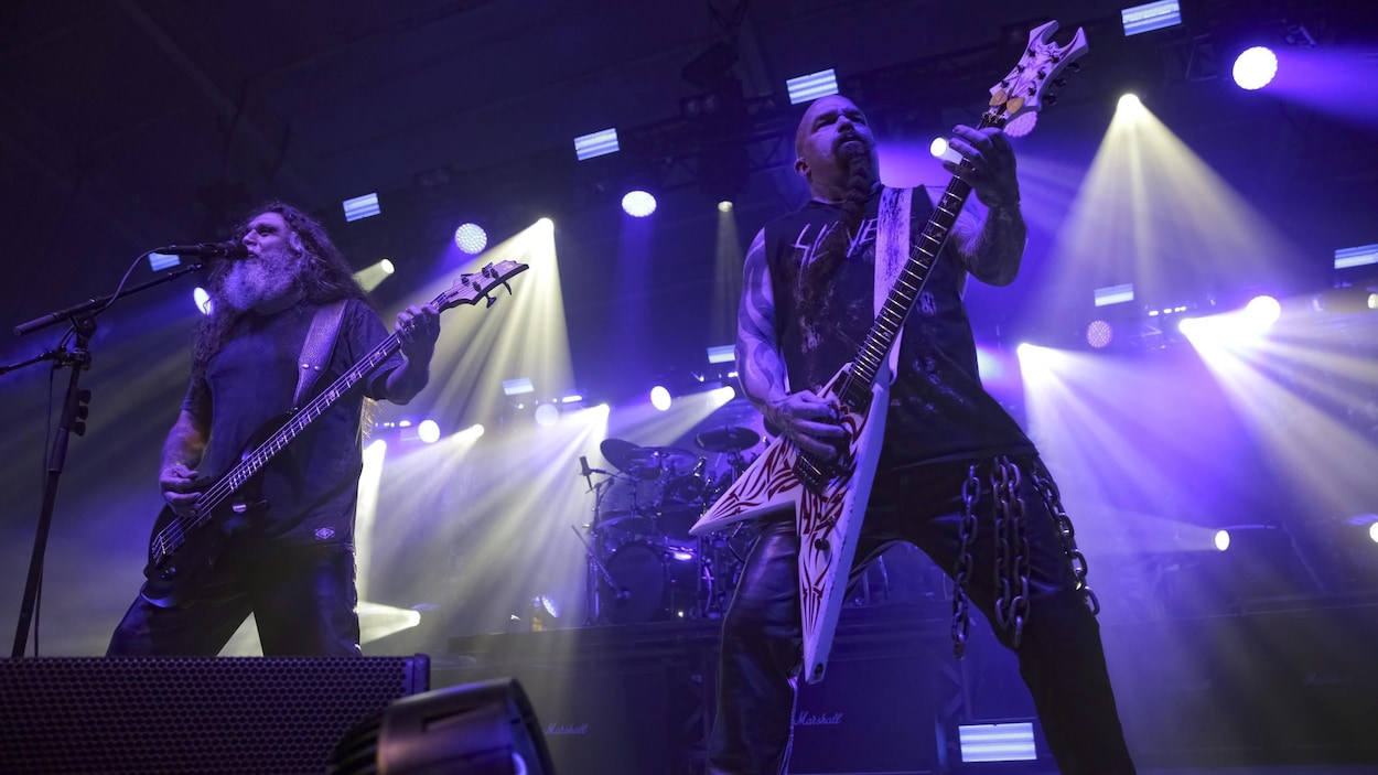 Tom Araya et Kerry King, du groupe métal Slayer, lors d'un concert à Baltimore, au Maryland, en juillet 2017.