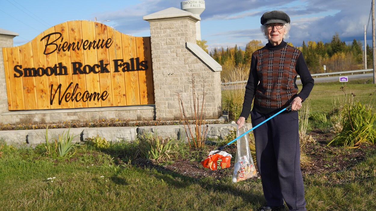 L'enseignante qui nettoie son village depuis 70 ans Fureteur nord