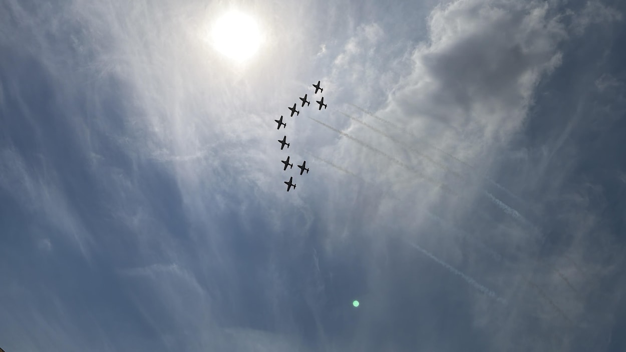 Un dernier survol des Snowbirds à Edmonton