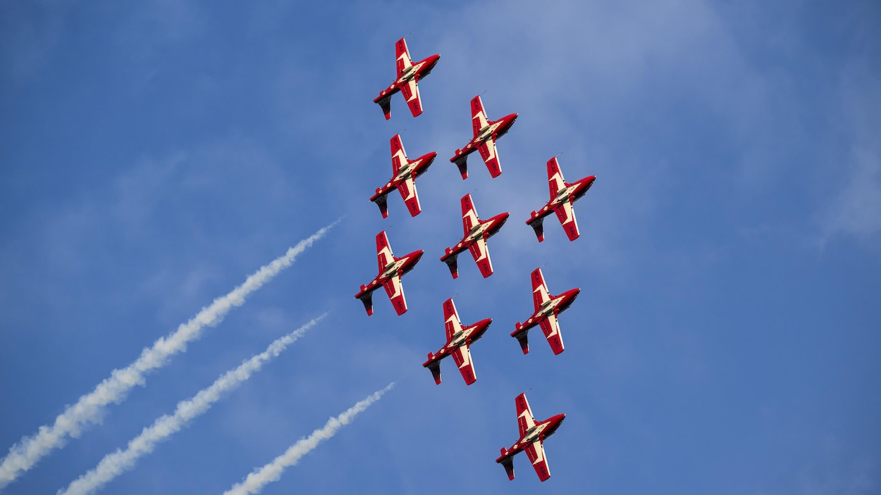 Boucles et tonneaux : les Snowbirds promettent des sensations fortes à Charlo