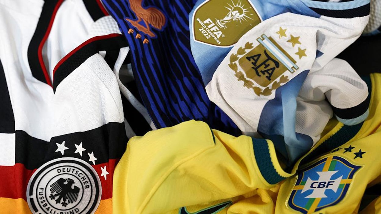 La fiĂšvre dâachats de maillots continue Ă Toronto