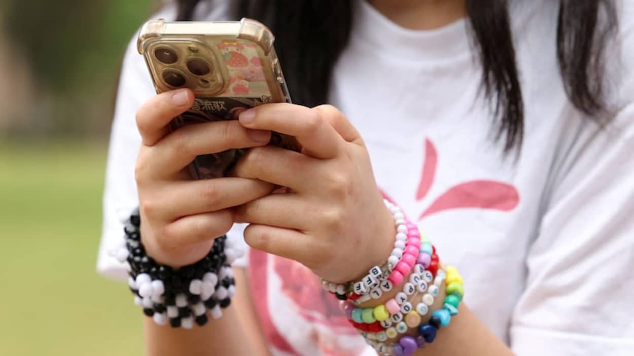 La police alerte les parents sur la forte hausse des cas de sextorsion ciblant les enfants