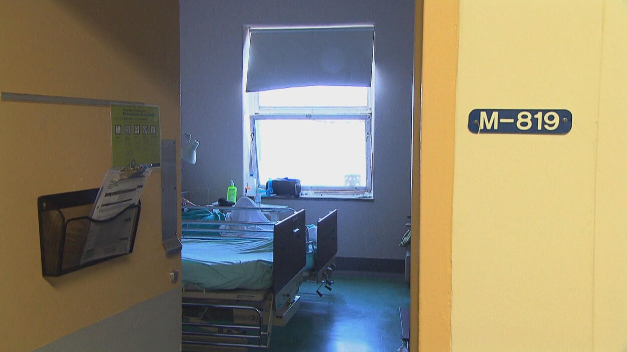 Un lit d'hôpital.