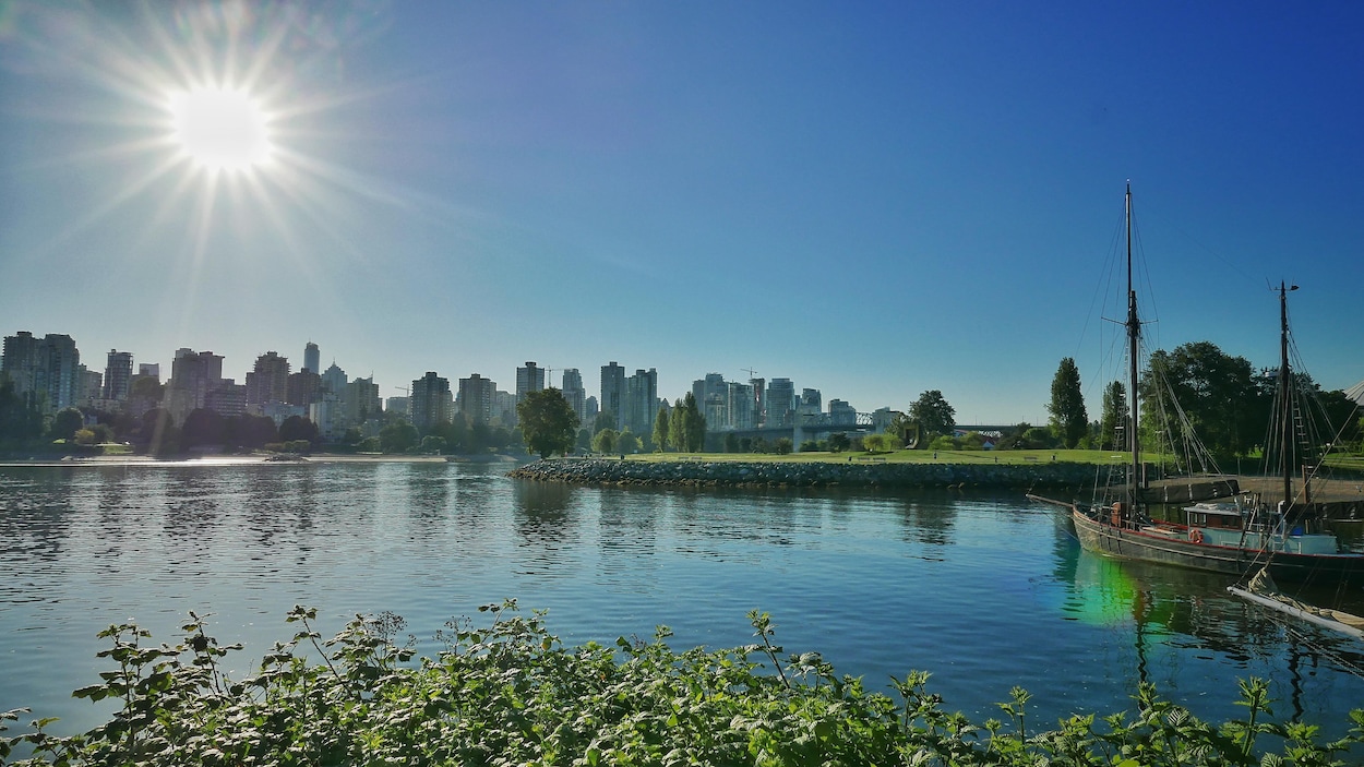 Le soleil à Vancouver vu du parc Vanier Le soleil à Vancouver vu du parc Vanier