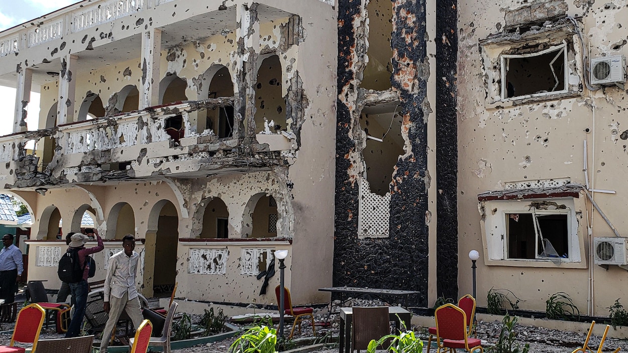 La façade de l'hôtel Medina, en ruines.