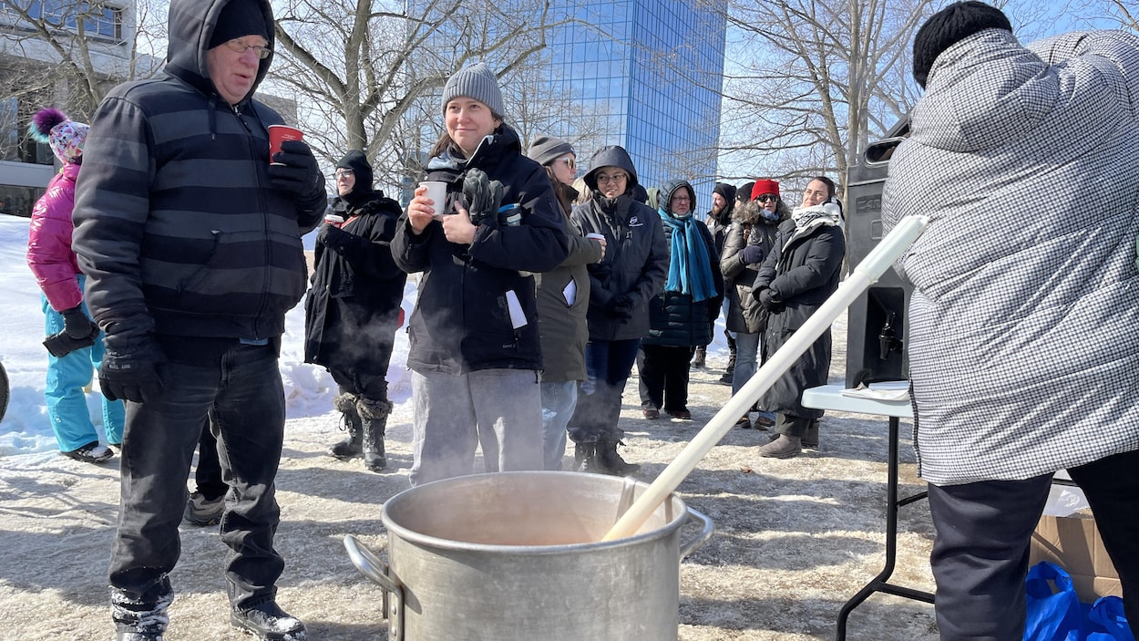 Autour d’une soupe, la solidarité s’organise