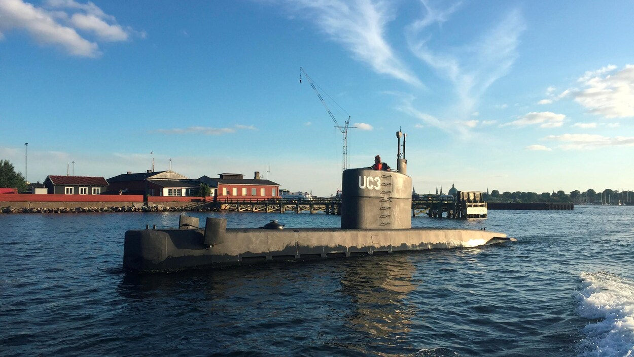 La journaliste suédoise Kim Wall sur le sous-marin artisanal de Peter Madsen. La journaliste suédoise Kim Wall sur le sous-marin artisanal de Peter Madsen.