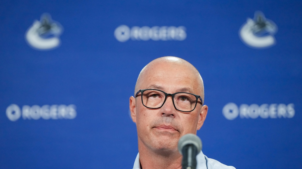 Les Canucks congédient leur DG
