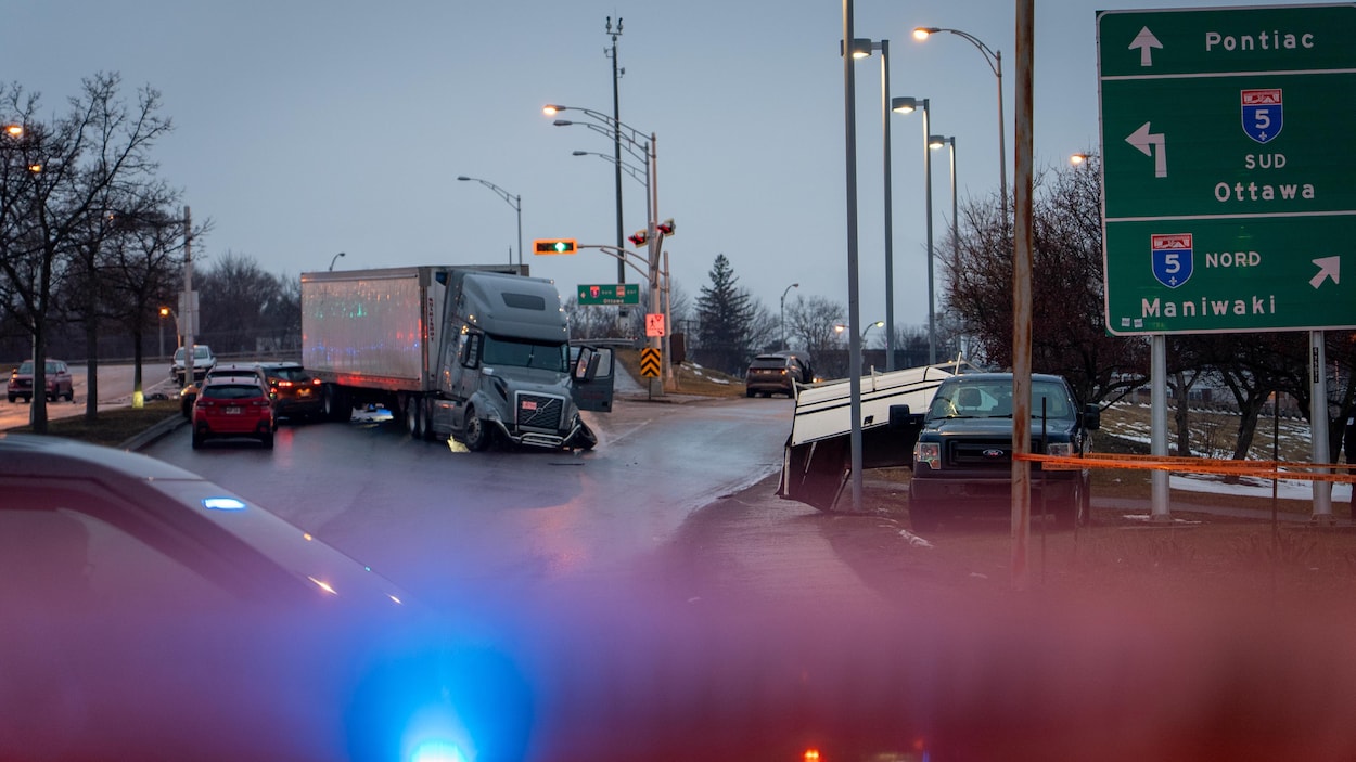 Un camion volé provoque un carambolage près du Casino Lac-Leamy