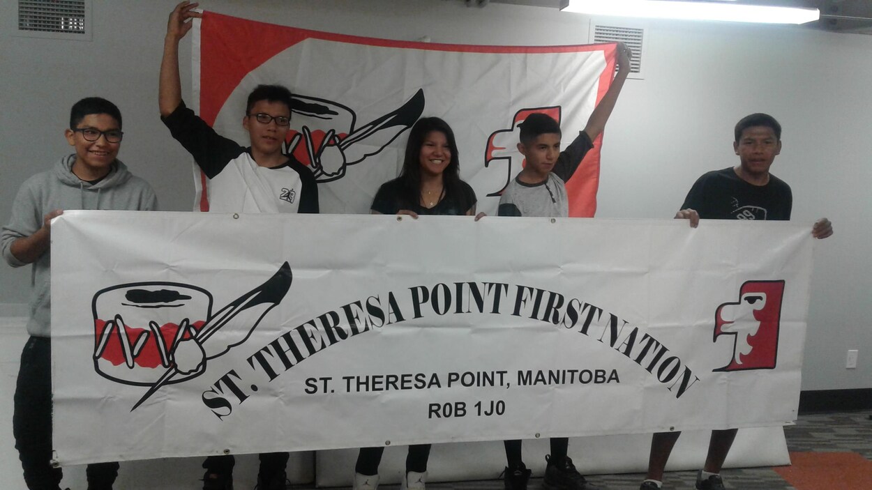 Les représentants de la communauté manitobaine de St. Theresa Point aux Jeux autochtones de l’Amérique du Nord Les représentants de la communauté manitobaine de St. Theresa Point aux Jeux autochtones de l’Amérique du Nord