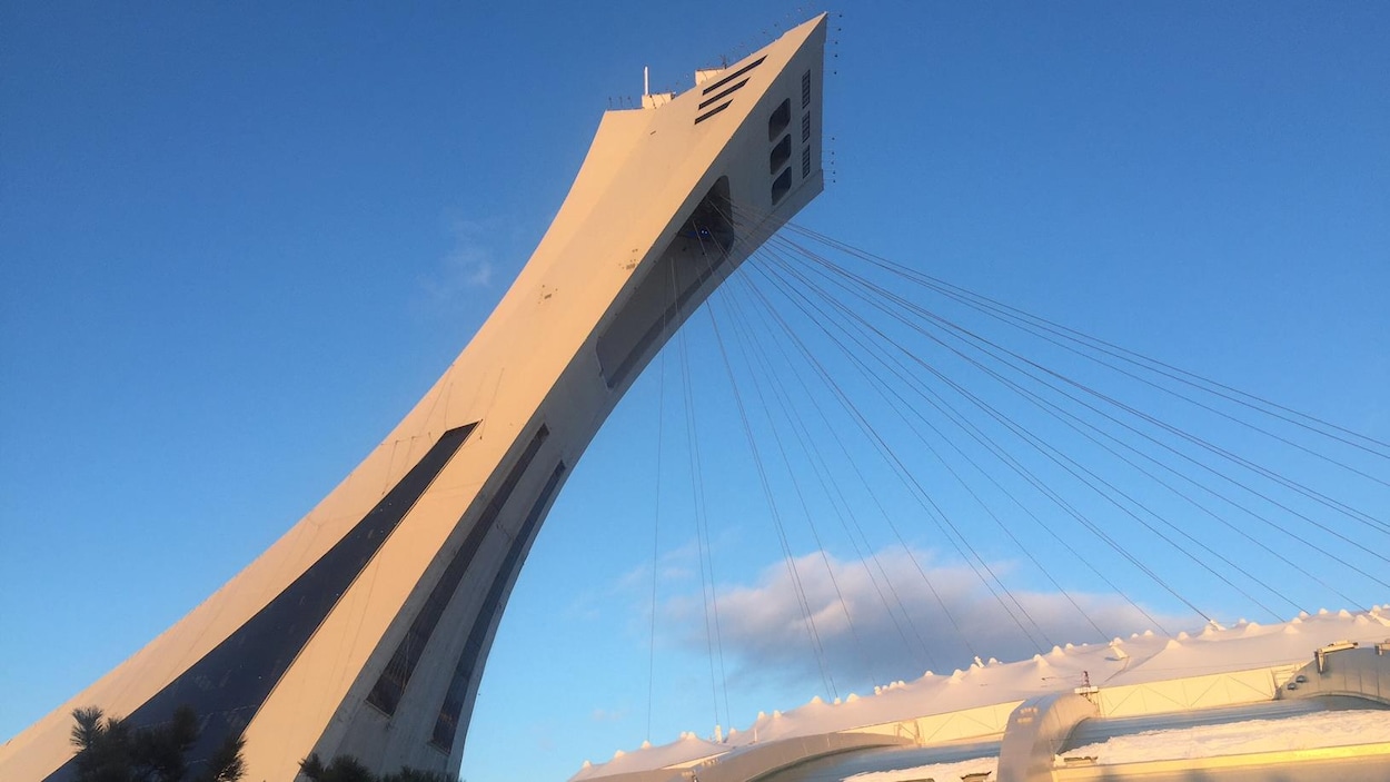 La tour du stade olympique.