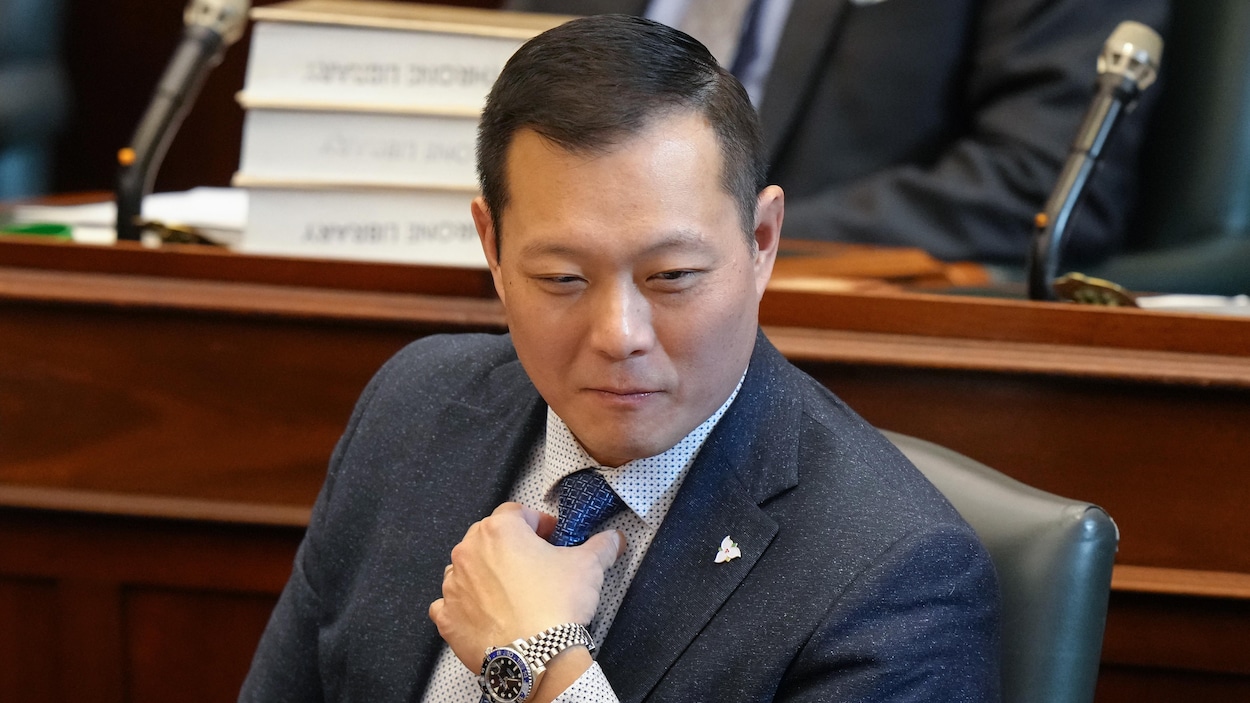16 000 $ en frais d’hôtel à 20 minutes de chez lui : le ministre Stan Cho remboursera