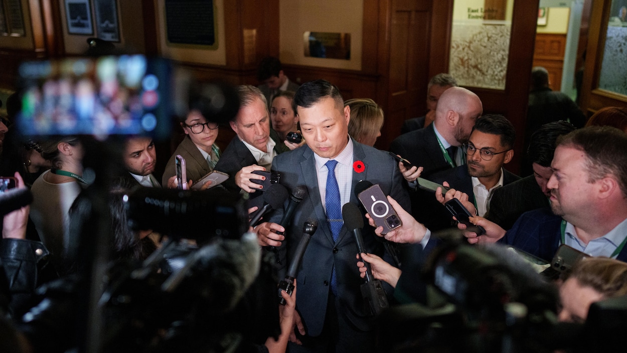 Frais d’hôtel abusifs : l’ex-ministre Stan Cho défend sa promotion