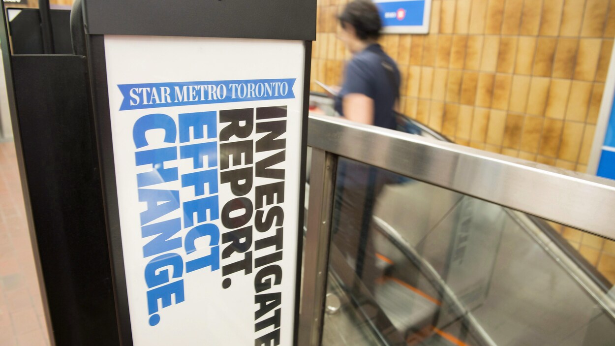 Une boîte des journaux gratuits StarMetro à Toronto