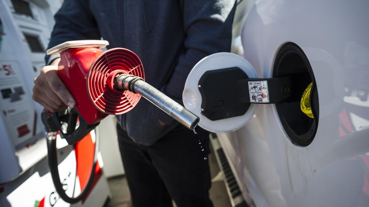 La Fédération des contribuables veut l’abolition de la taxe sur le carburant