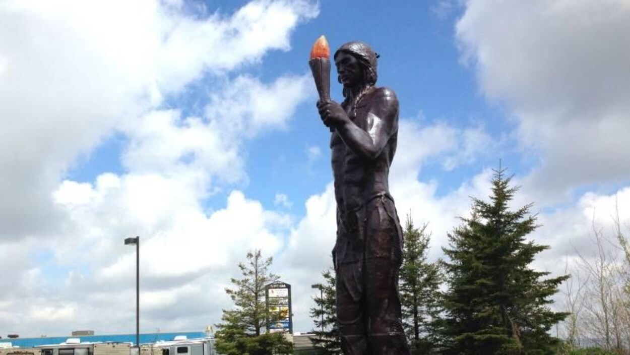 La statue de Glooscap se trouve dans la Première Nation Millbrook, en Nouvelle-Écosse. La statue de Glooscap se trouve dans la Première Nation Millbrook, en Nouvelle-Écosse.