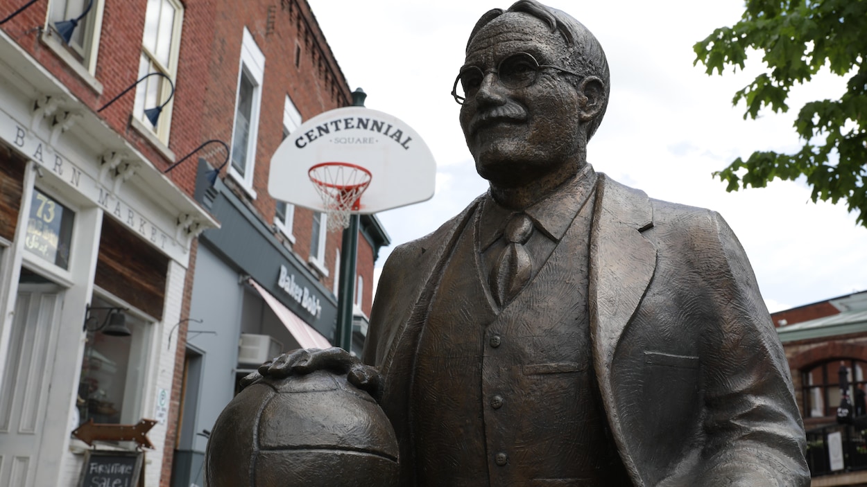L’inventeur du basketball, le Canadien James Naismith