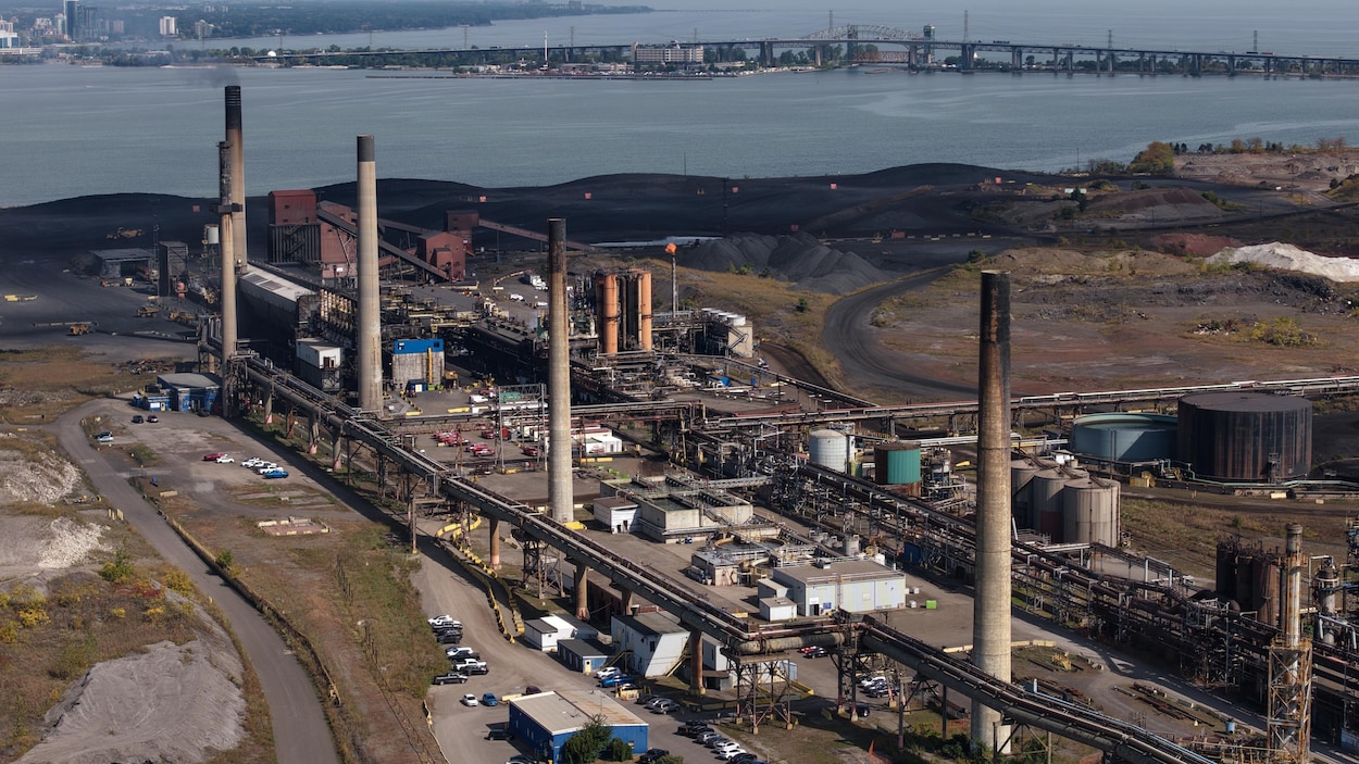 Début des mises à pied chez les travailleurs de Stelco à Hamilton