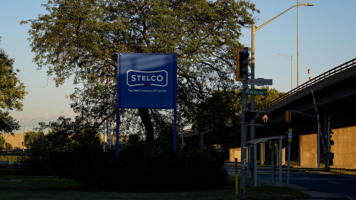 Les licenciements se poursuivront chez Stelco en dépit des menaces de poursuites d’Ottawa