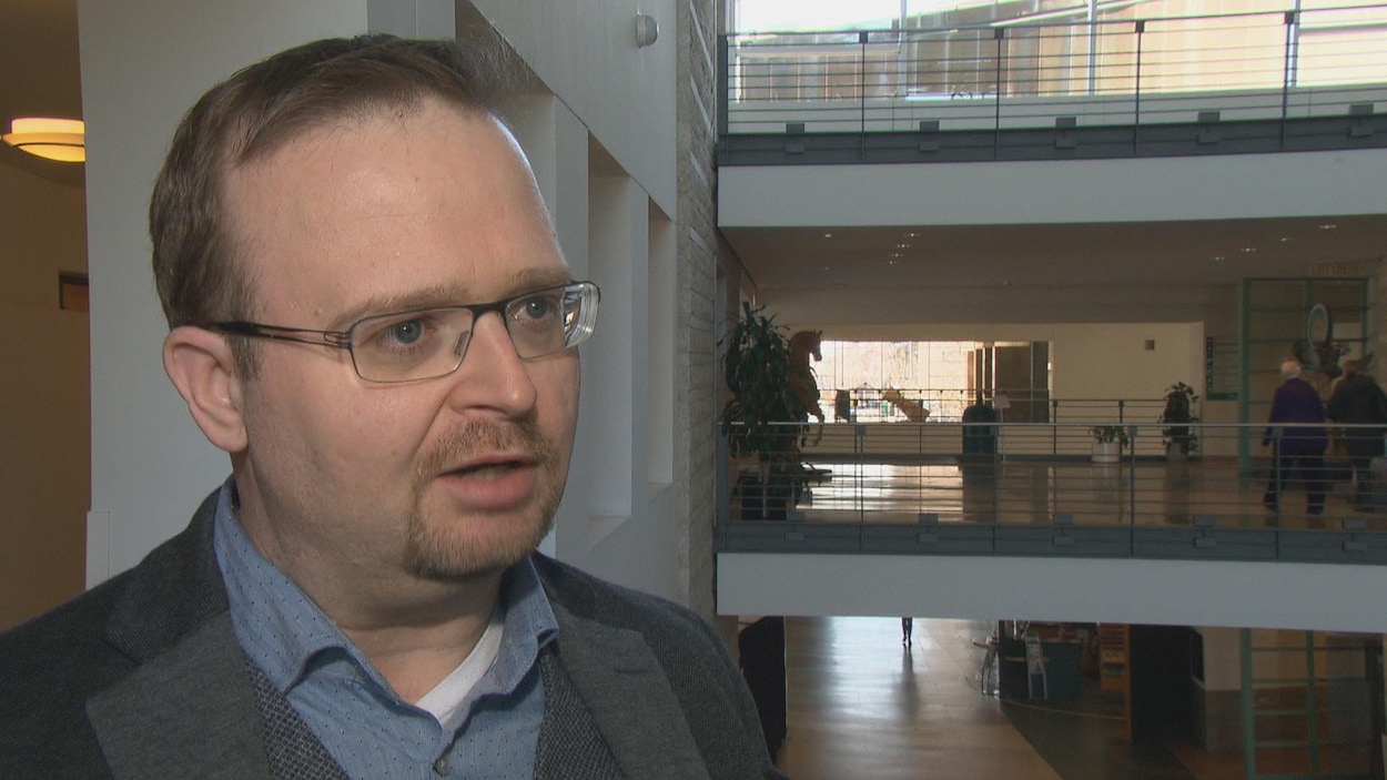 Stephen Blais en entrevue au deuxième étage de l'hôtel de ville d'Ottawa.