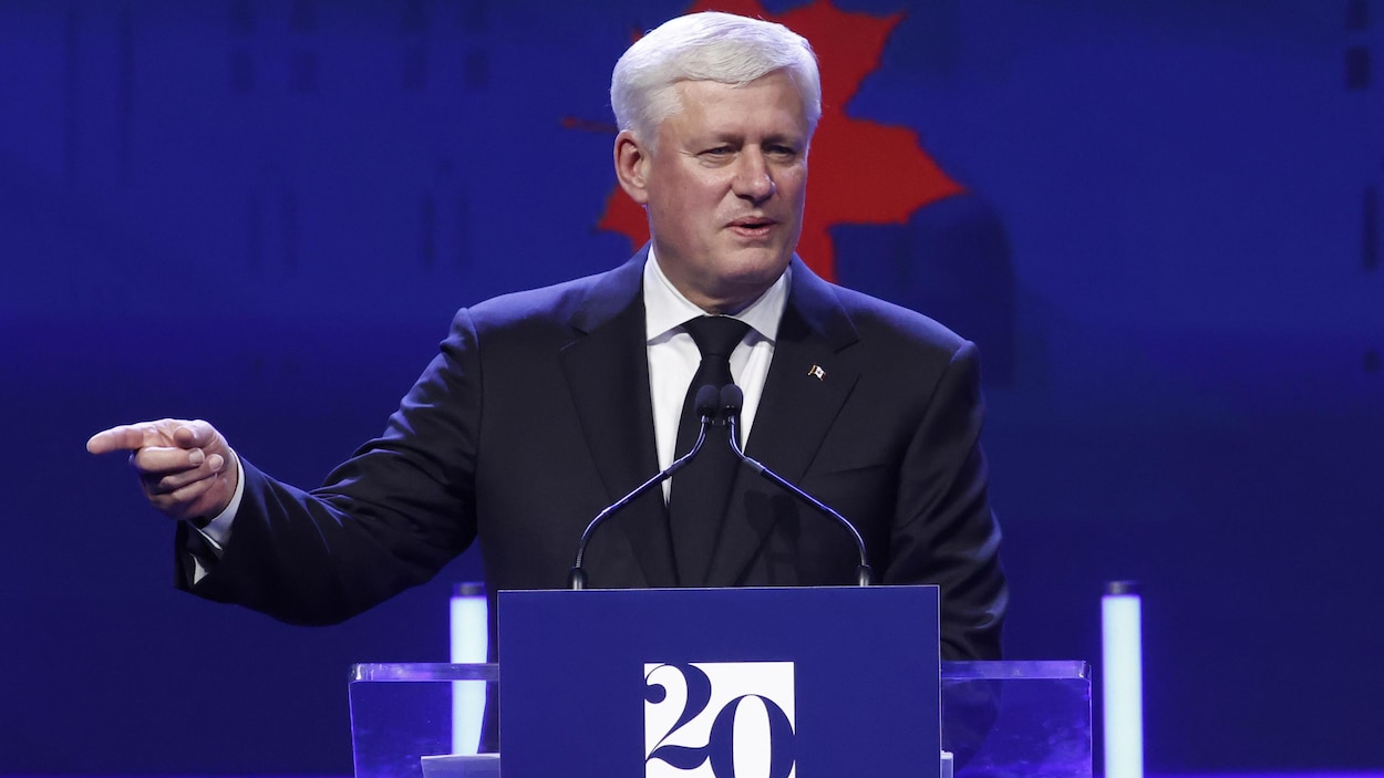 Stephen Harper appelle Mark Carney à répliquer aux tarifs de Donald Trump